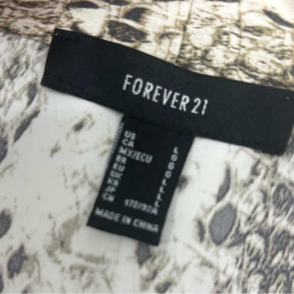 GORGEOUS ANIMAL PRINT KIMONO•OVERSIZED•SILKY FABRIC•NEW WITH TAGS - Picture 8 of 8